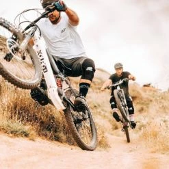 Genouillère Racer Motion Noir 7 Genouillère Racer Motion Noir -Accessoires vélos Soldes genouillere racer motion noir 3