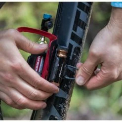 Kit Réparation Tubeless Blackburn Pro Plugger + Cartouche C02 5 Kit Réparation Tubeless Blackburn Pro Plugger + Cartouche C02 -Accessoires vélos Soldes kit reparation tubeless blackburn pro plugger cartouche c02 2