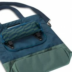 Sacoche Vélo Shopper Recyclé 20L URBAN PROOF Bleu Vert -Accessoires vélos Soldes sacoche velo commuter shopping 20l urban proof bleu 2
